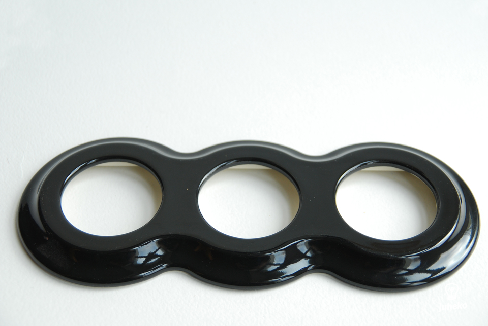 Porcelāna trīskāršā kvadrātveida rāmis Ida, melns Porcelāna trīskāršā kvadrātveida rāmis Ida, melns