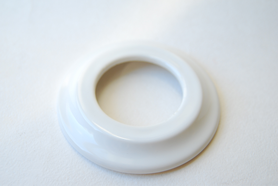 Portselanist alusraam ühene Sat, valge Portselanist alusraam ühene Sat, valge