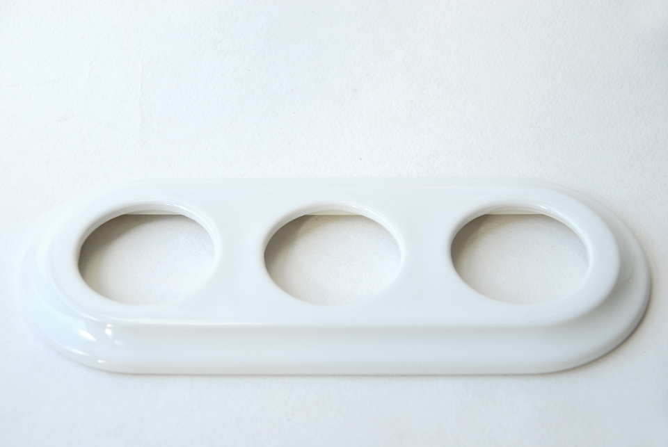 Portselanist alusraam kolmene Sat, valge Portselanist alusraam kolmene Sat, valge