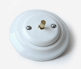 Sieninis jungiklis su metaline rankenėle, baltas, porcelianas Sieninis jungiklis su metaline rankenėle, baltas, porcelianas