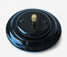 Sieninis jungiklis su metaline rankenėle, juodas, porcelianas Sieninis jungiklis su metaline rankenėle, juodas, porcelianas