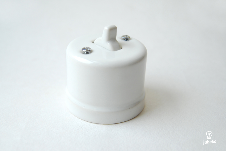 Porcelianinis paviršinis vienpusis jungiklis IDA, baltas Porcelianinis paviršinis vienpusis jungiklis IDA, baltas