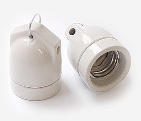Porcelain lampholder with 2 holes