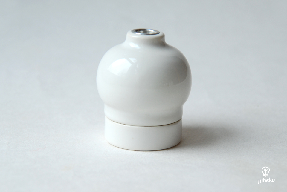 Posliininen E27 lampunpidin Ida, sipulinmuotoinen, ilman maadoitusta, valkoinen Posliininen E27 lampunpidin Ida, sipulinmuotoinen, ilman maadoitusta, valkoinen