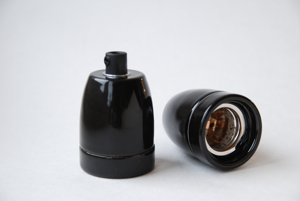 Porcelain bulb holder, black